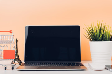 Mock up laptop notebook computer and shoppong online cart