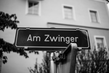 Strassenschild in Schwarz Weiß