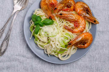 Spaghetti with zucchini