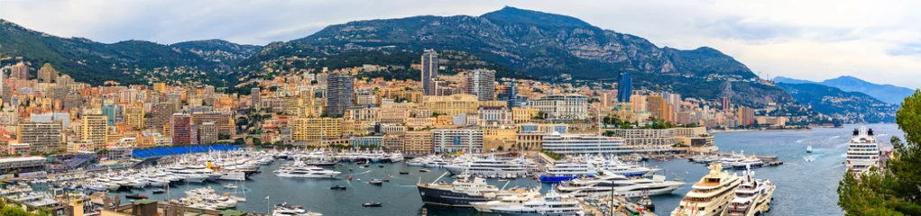 Fotobehang Monte Carlo-panorama met luxe jachten en grote tribunes door in haven voor Grand Prix F1-race in Monaco, Cote d& 39 Azur © SvetlanaSF