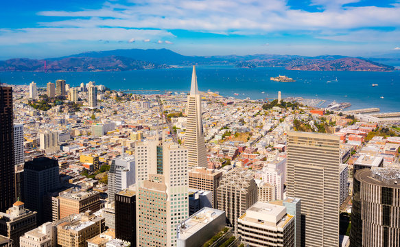 Urban skyline of the San Francsico financial district and the bay, California, USA