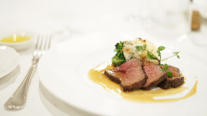 高級レストランのコース料理