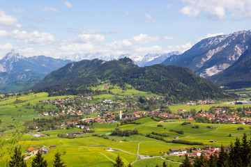 Panoramablick auf Pfronten mit dem Falkenstein