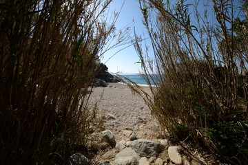 The creek llorell by the way of round, Tossa de mar