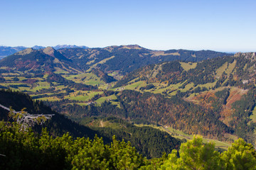 Fototapeta na wymiar Panoramablick über die Allgäuer Alpen