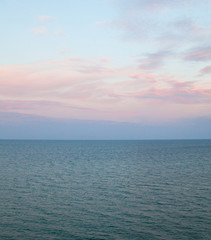 Obraz premium Calm sea and clouds over it