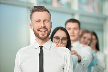 Obraz premium close up. leader and successful business team standing in a row