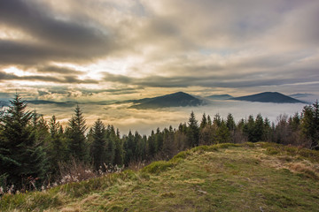 Beskid Wyspowy - Góry Karpaty © BARONPHOTOGRAPHY.EU