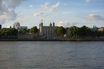 Naklejka premium The Tower of London, officially Her Majesty's Royal Palace and Fortress of the Tower of London, is a historic castle located on the north bank of the River Thames in central London.