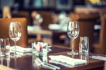 Luxury table with glasses, napkins and cutlery in restaurant or hotel