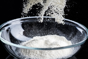 Pour the flour in a transparent bowl for making dough, freezing
