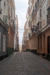 Fototapeta na wymiar calle de centro de la ciudad de Cádiz, Andalucía 
