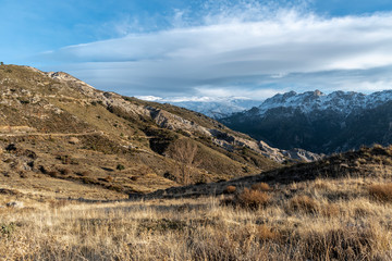 Parque natural granada sierra nevada al fondo. 