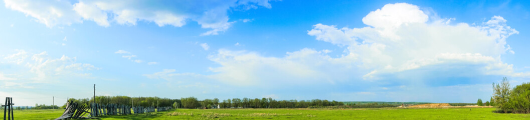Fototapeta na wymiar panoramic view of the field and blue sky