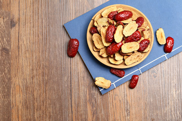 Red jujube slices in wooden plate