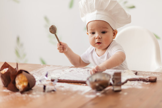 144,312 Baby Cooking Royalty-Free Images, Stock Photos & Pictures