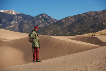 A tourist traveled through the desert