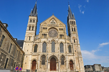 Fototapeta na wymiar Reims, la chiesa di Saint Remi - Francia 