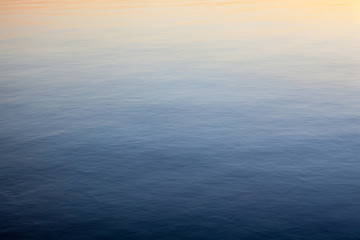 Obraz premium Water surface at sunset.