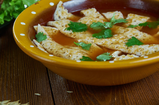 Pfannkuchensuppe bilder – Bläddra bland 178 stockfoton, vektorer och ... Pfannkuchensuppe bilder – Bläddra bland 178 stockfoton, vektorer och ...