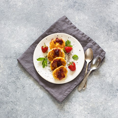 Cottage cheese pancakes and fresh strawberries