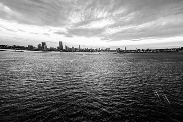 横浜スカイウォークから見える横浜みなとみらいの街並み