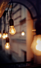 Lighting from a garland of incandescent lamps