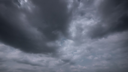 Obraz premium Strom & rainy cloud sky