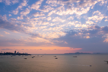 Obraz premium Clear and sunset sky at the beach, Pattaya in summer
