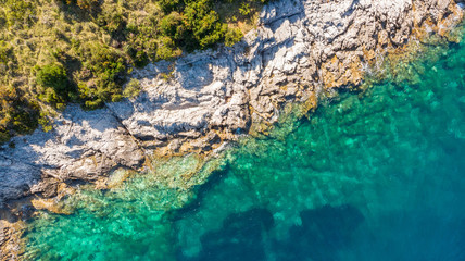 Obraz premium Spectacular aerial sea landscape of rocky coast and crystal clear water.