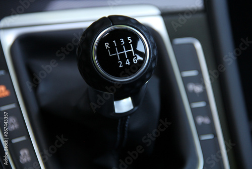 the head of the manual transmission lever