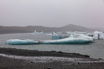 icebergs in jokulsarlon lagoon iceland