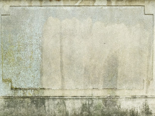 mur en béton gris en relief avec traces colorées
