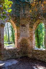 Fototapeta premium Ruined chapel in the English Castle Park