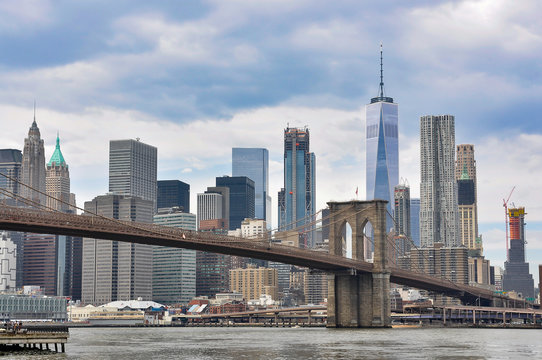 brooklin bridge and skyline of manhattan, new york