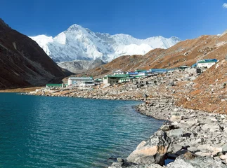 Tableaux sur verre Cho Oyu View of Gokyo lake and village with mount Cho Oyu