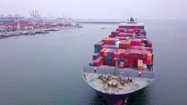 Container ship Cargo ship Large container ship at sea