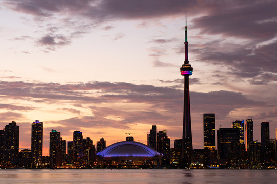 toronto skyline at sunset