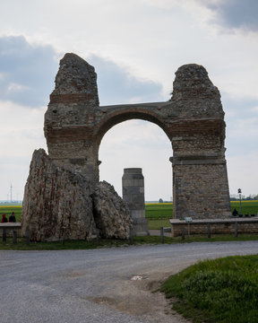 heidentor in petronell alte r&ouml;ische ruine