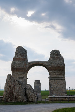 heidentor in petronell alte r&ouml;ische ruine