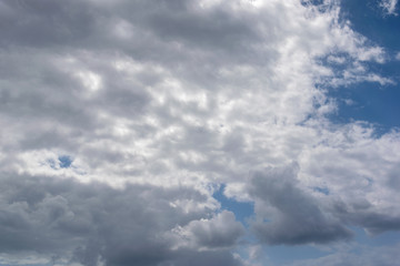 Obraz premium blue sky with white clouds on a sunny day