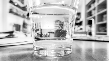 Täglich soll man mindestens 2 liter Wasser trinken