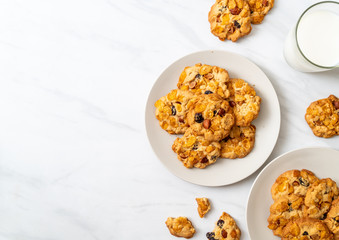 cookies with cornflake raisin and almonds