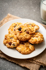 cookies with cornflake raisin and almonds