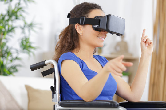 Disable Woman Using A Virtual Reality Mask