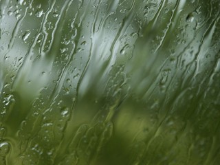 Gouttes d'eaux sur vitre