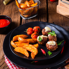 Meatballs with potato quarter from the oven