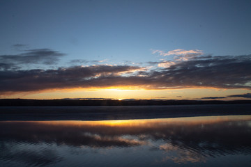 Fototapeta na wymiar Sunset sky on the lake with clouds