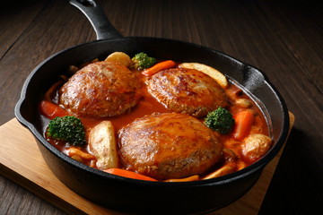 煮込みハンバーグ