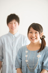 微笑むカップル